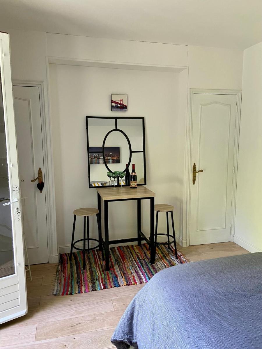 Room in Studio - Studio surrounded by greenery - Housity