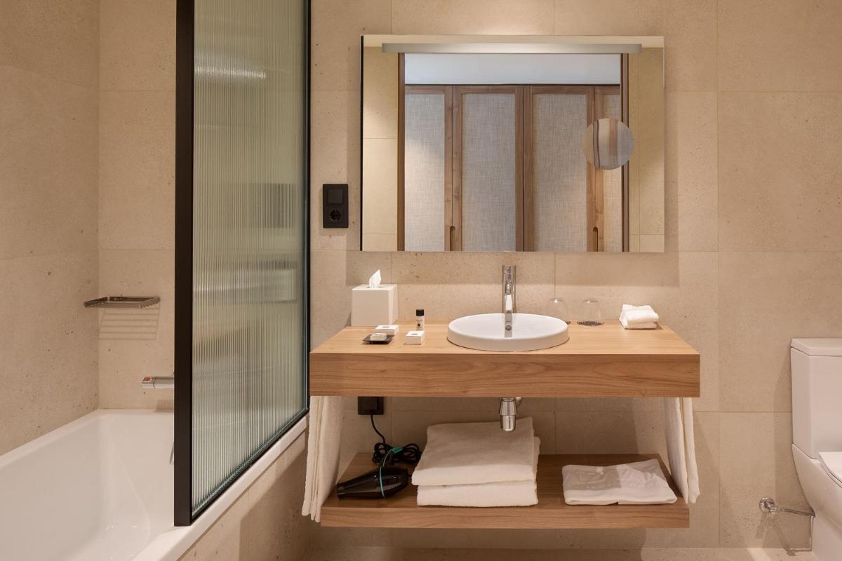 Un baño de Atzavara Hotel & Spa
