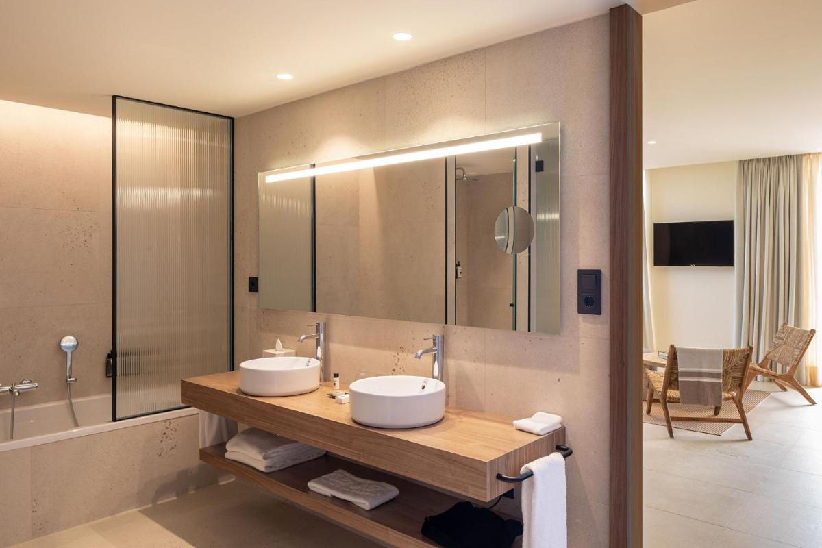 Un baño de Atzavara Hotel & Spa