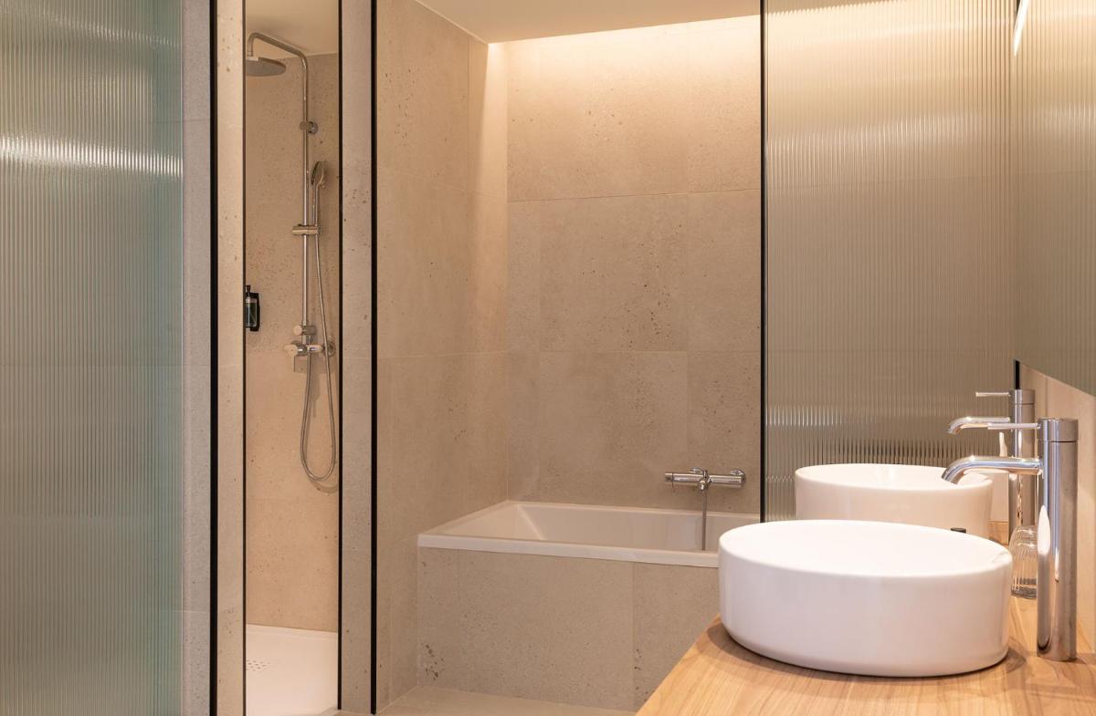 Un baño de Atzavara Hotel & Spa