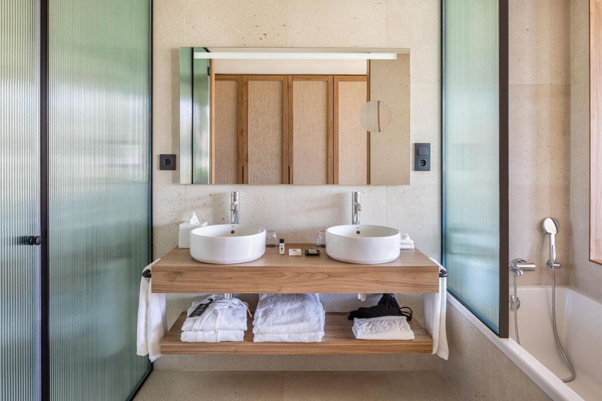 Un baño de Atzavara Hotel & Spa