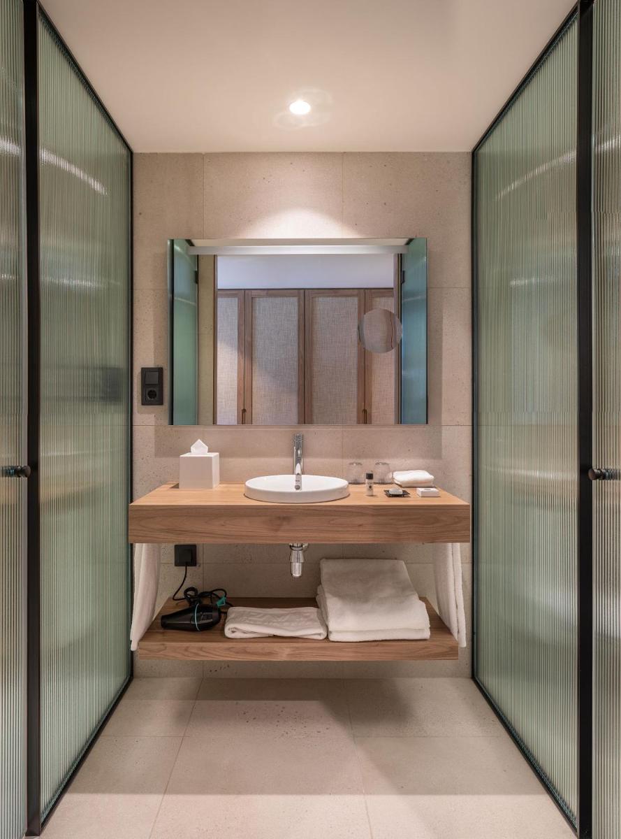 Un baño de Atzavara Hotel & Spa