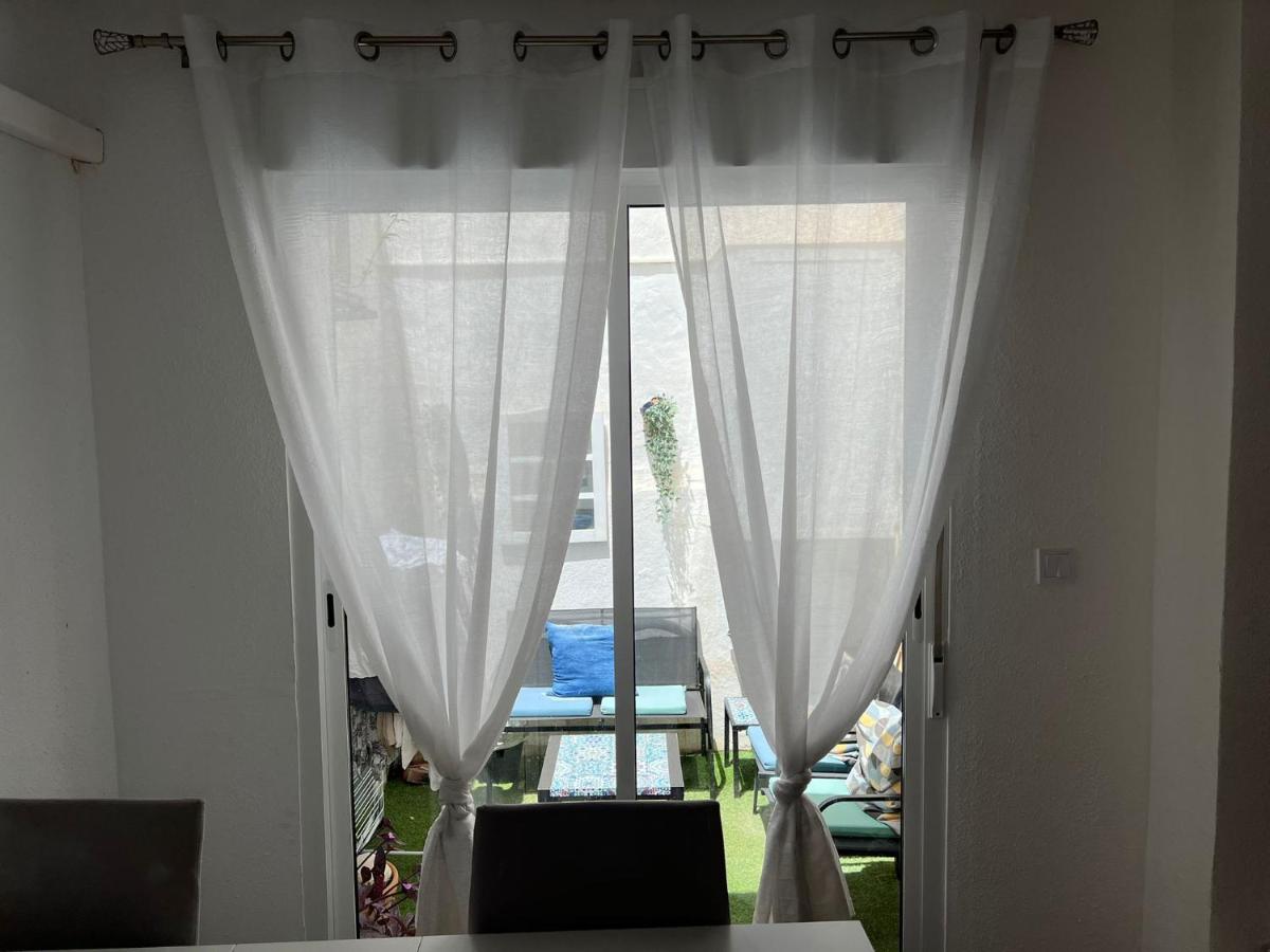 Lovely 4-Bed Cottage in Las Chapas Marbella - Housity