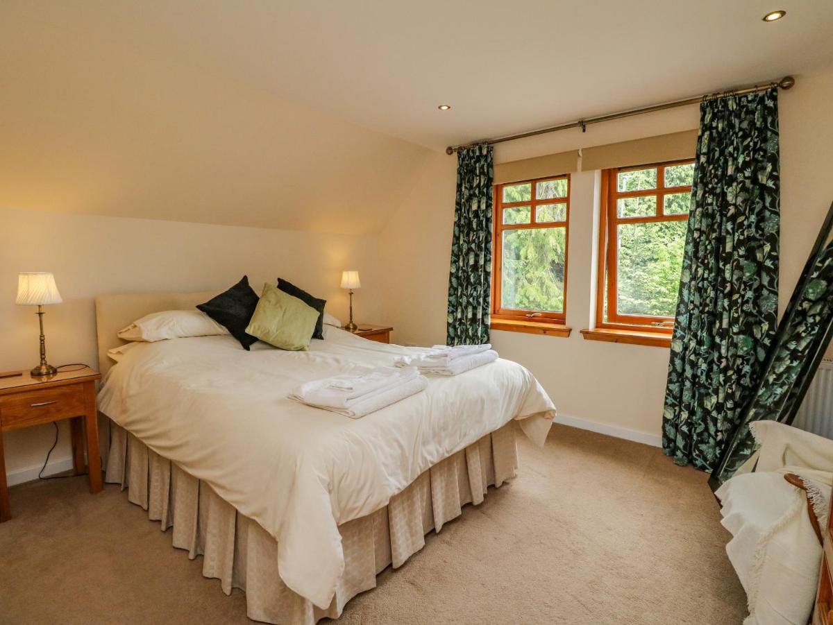 Thistle Dhu - Housity