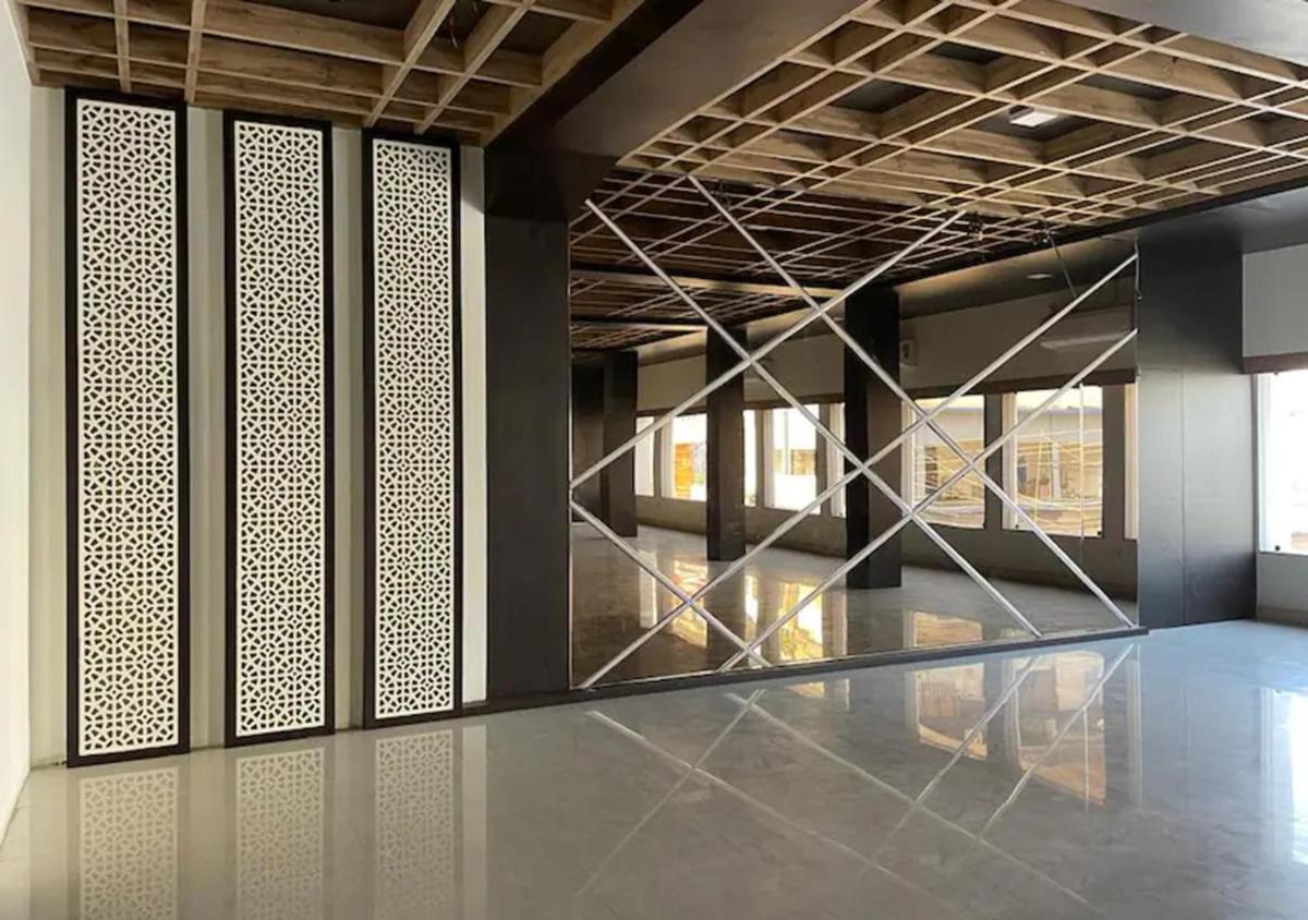 Hotel Royal Embassy - Housity