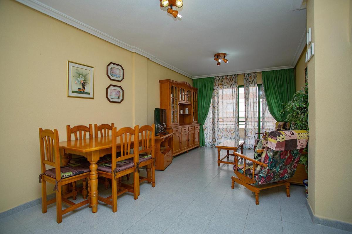019 Retro Beach - Alicante Holiday - Housity