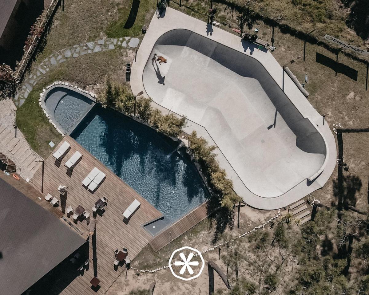 A piscina em ou perto de Bukubaki Eco Surf