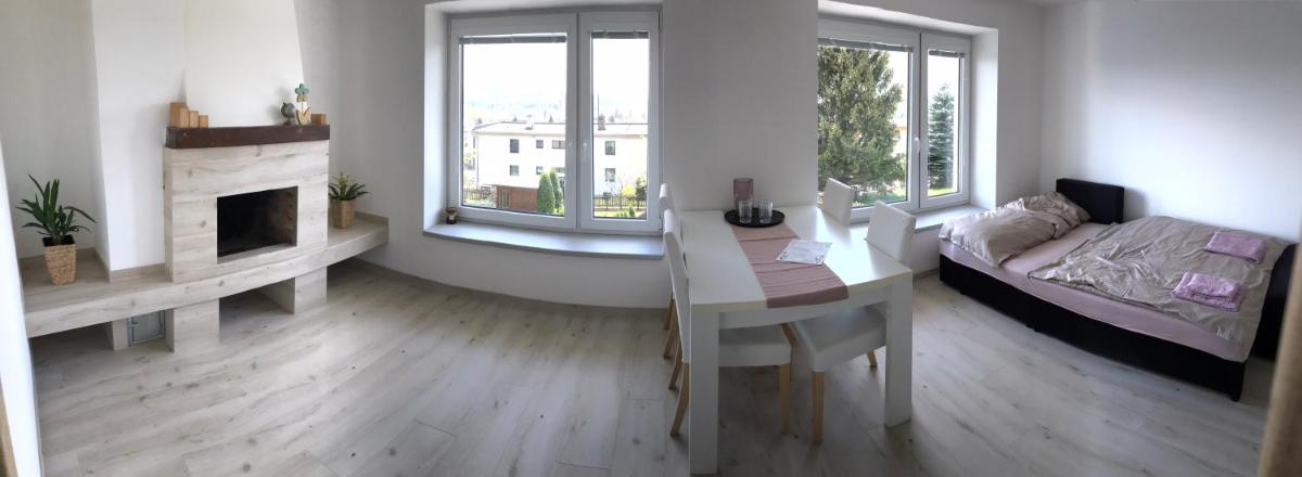 Soukromý pokoj s kuchyní a koupelnou v řadovce - Housity