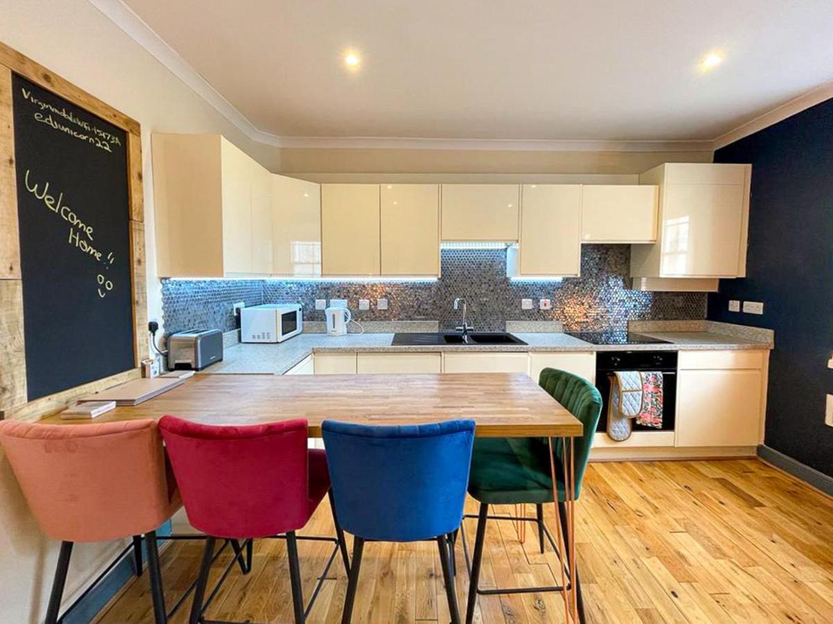 Lively & Energetic 2BR on The Royal Mile - Housity