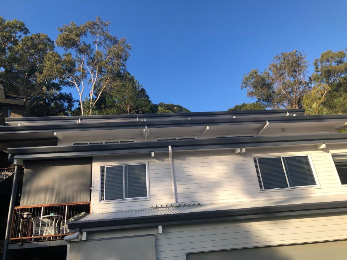 Self Contained Apartment, Queen bed, Own deck & great views - Housity