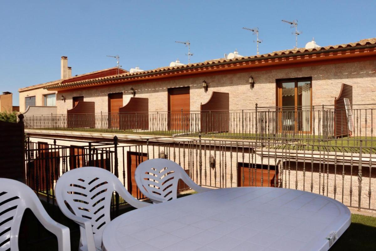 Casa C Pueblo Medieval de Pals - Housity