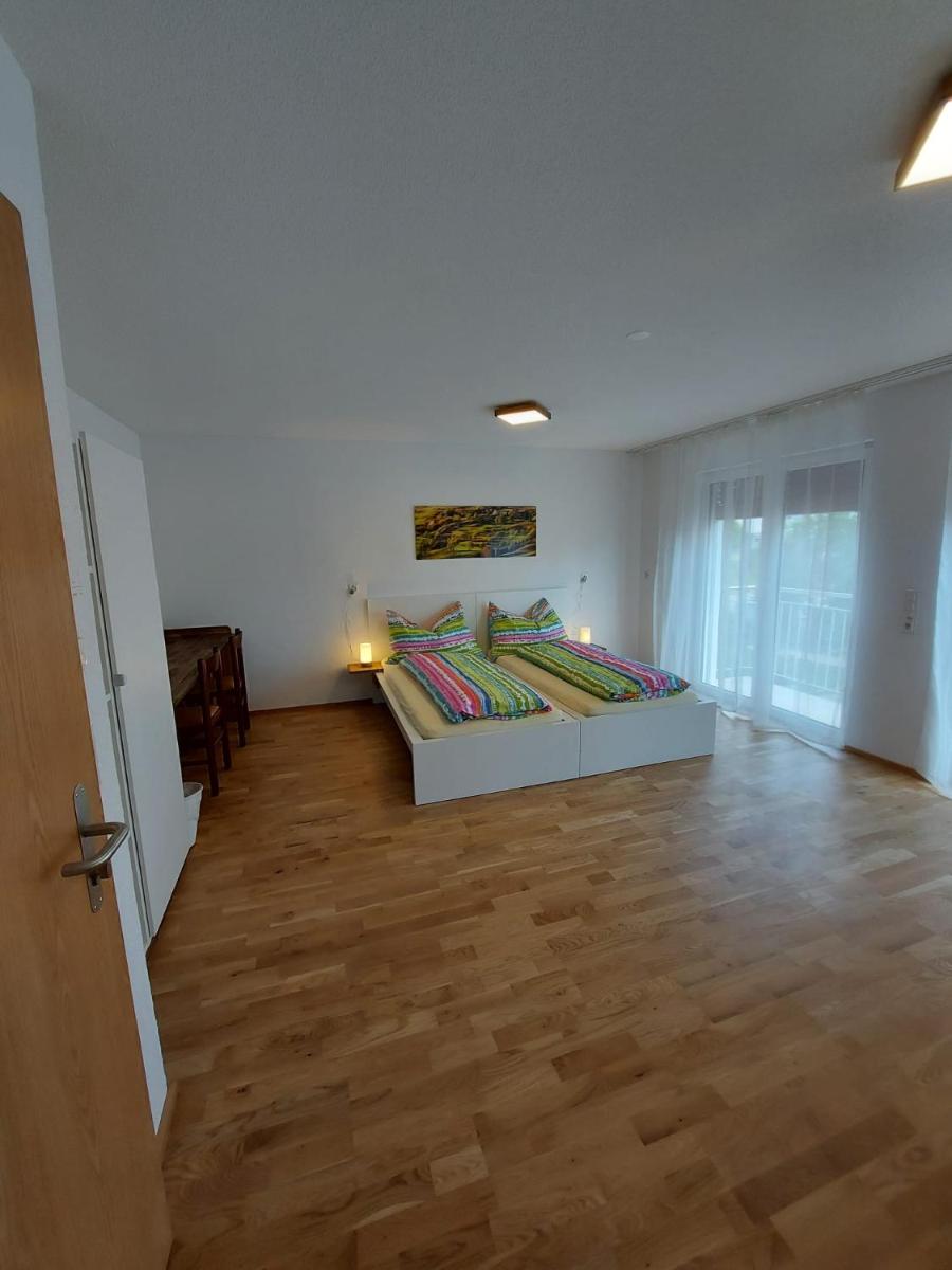good bed Deitingen - Housity