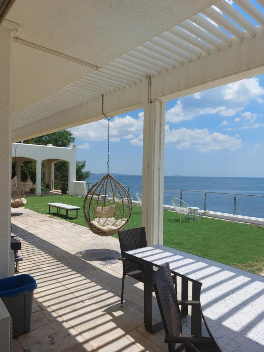 BEDWAVE Seaside Mansion - Housity