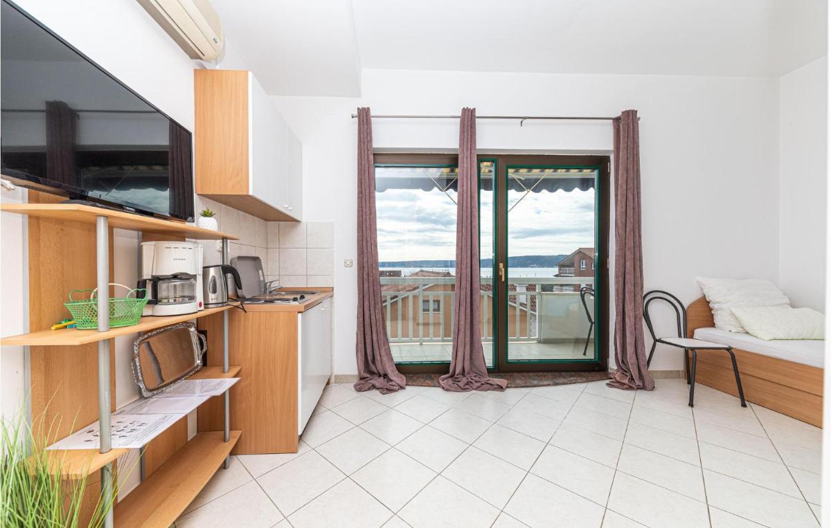 Nice Apartment In Kastel Stafilic - Housity