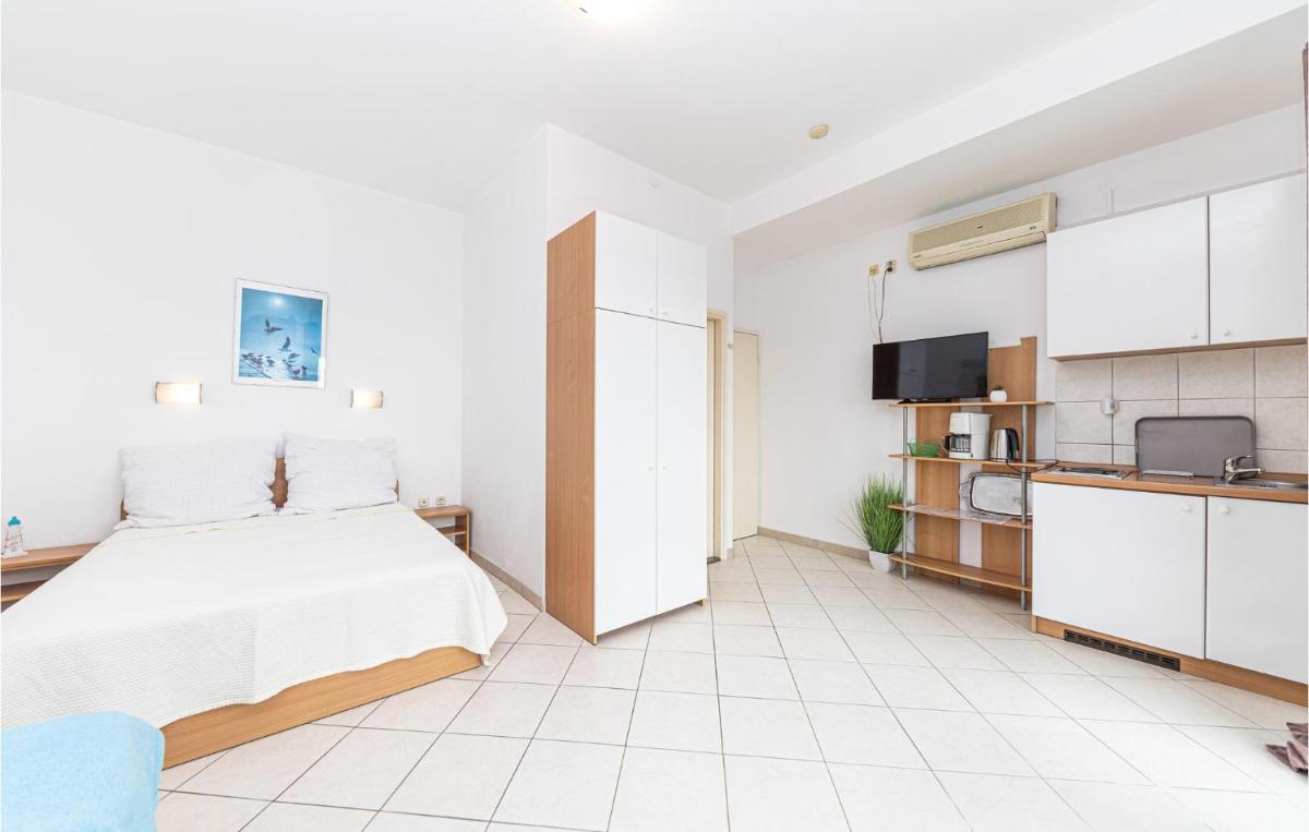 Nice Apartment In Kastel Stafilic - Housity