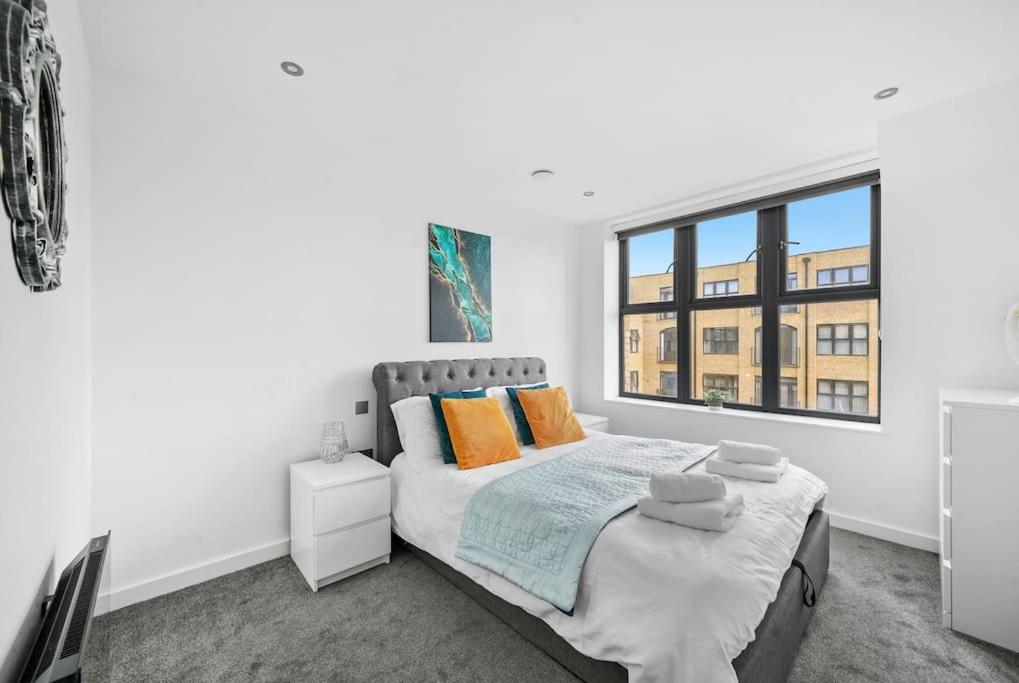 Stunning, New & Stylish 1 Bed Apartment - Housity