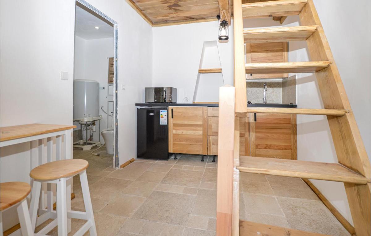 Amazing Home In Feliceto With Kitchenette - Housity