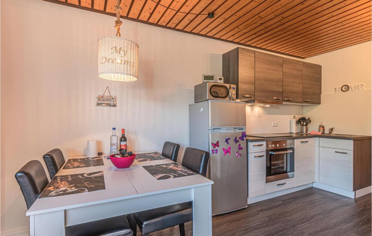 Suitetrails - Amazing Apartment In Friedrichskoog With 2 Bedrooms And Wifi