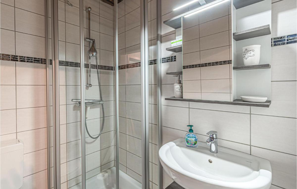 Suitetrails - Amazing Apartment In Friedrichskoog With 2 Bedrooms And Wifi