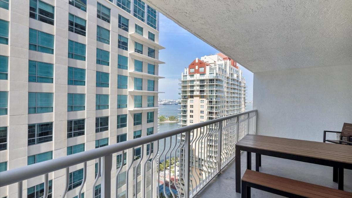 Amazing one Bedroom in the heart of Brickell Miami 32nd floor - Housity