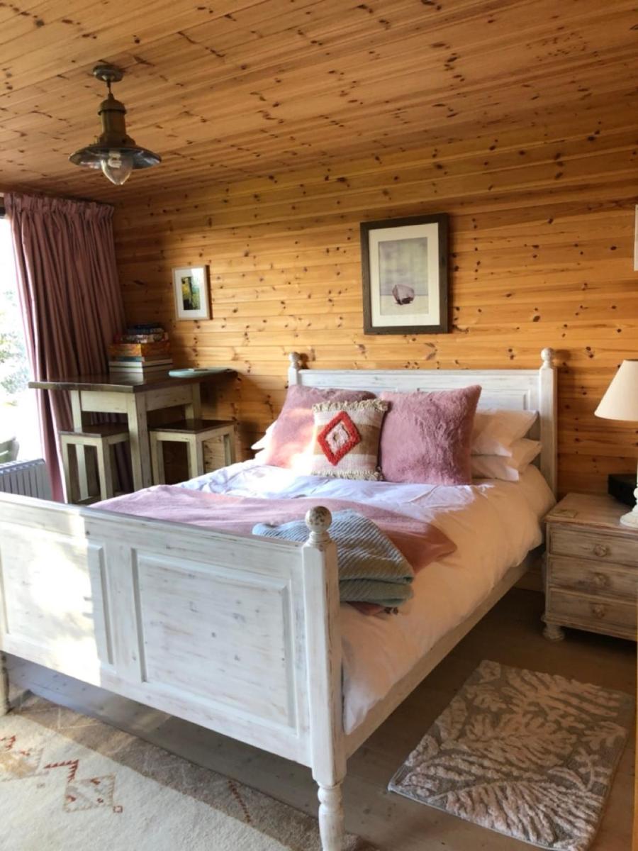 Self Contained Garden Studio with stunning views - Housity
