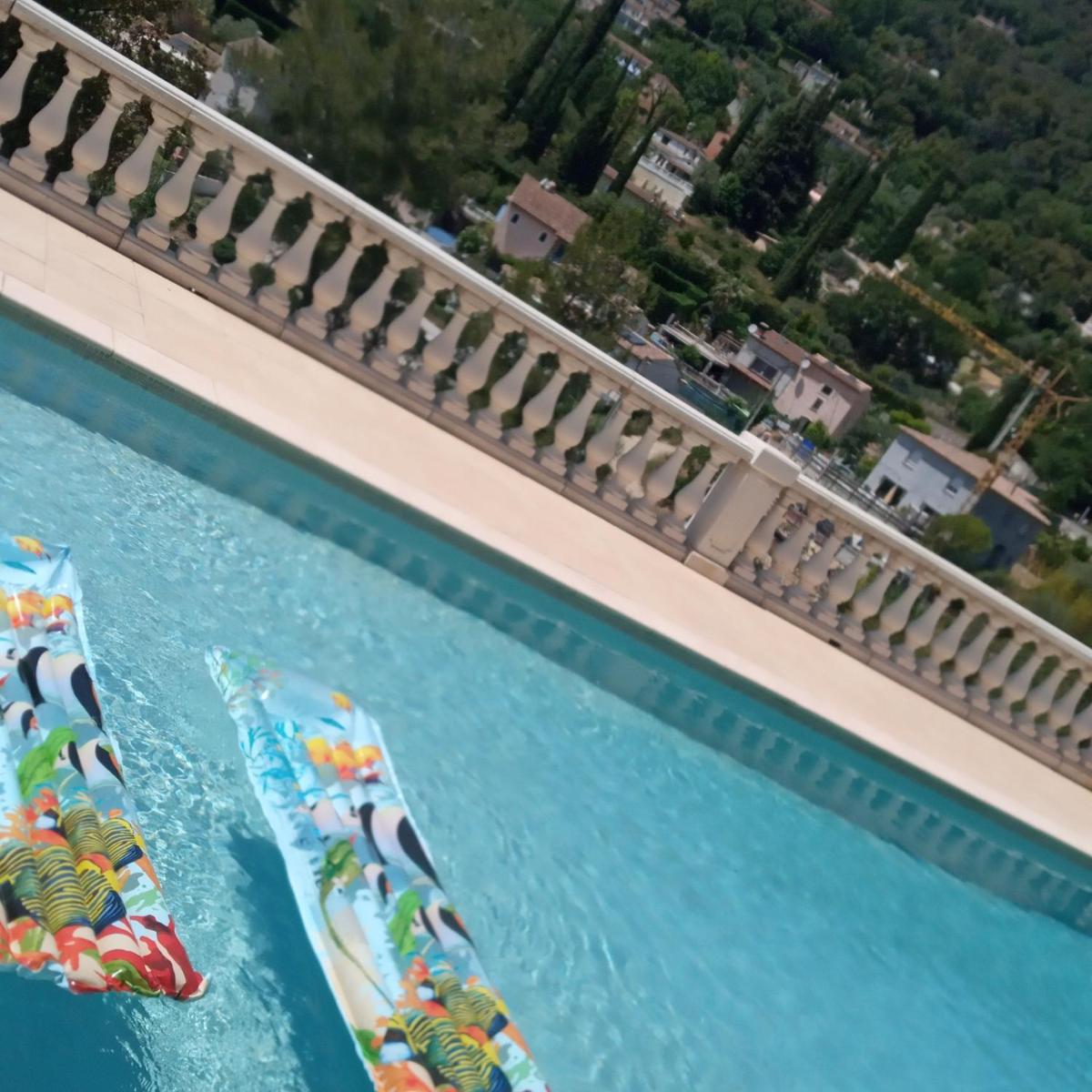 150 euros la nuit pour 6 couchages avec pool housse et piscine privée 2 nuits min - Housity