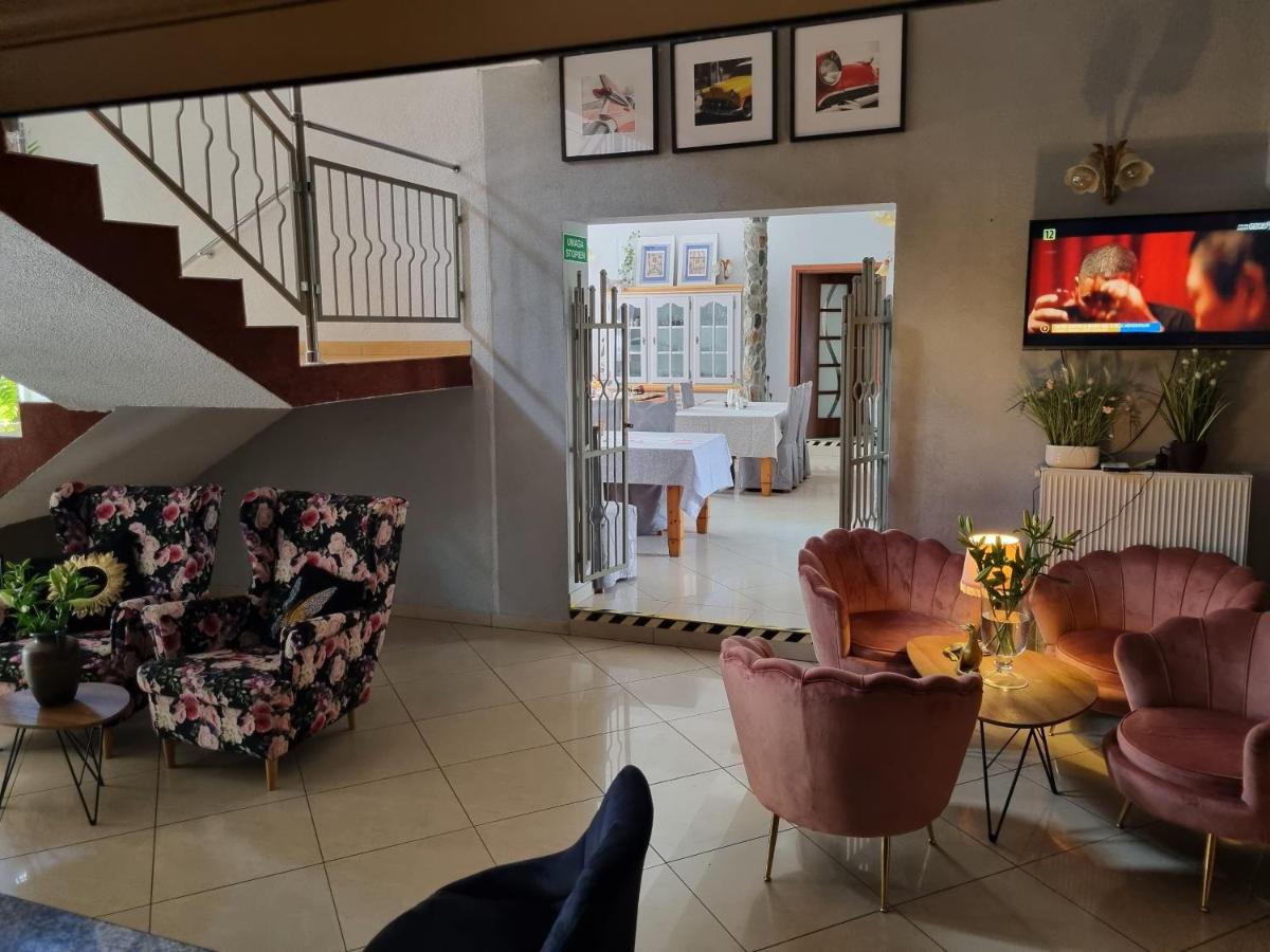 HOTEL "ZAUŁEK" Spółka Cywilna Zbigniew Świderski, Elżbieta Świderska - Hizvo