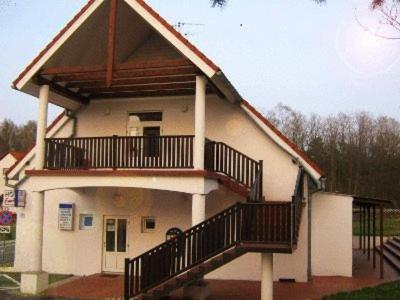 Hotel Aeroplan - Housity