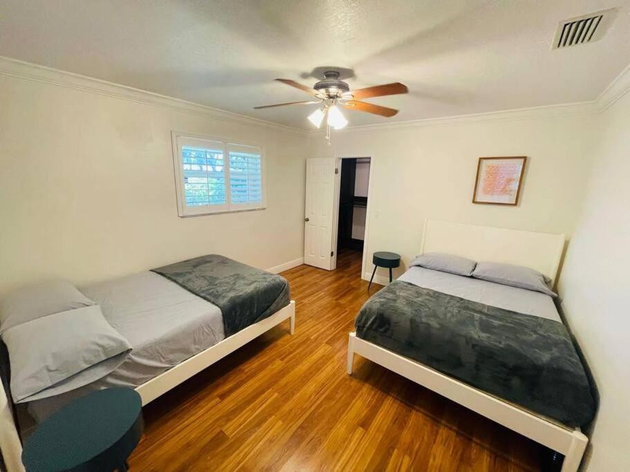 Luxury Pool House 3BR at Hollywood Hills, Lovely Place - Housity