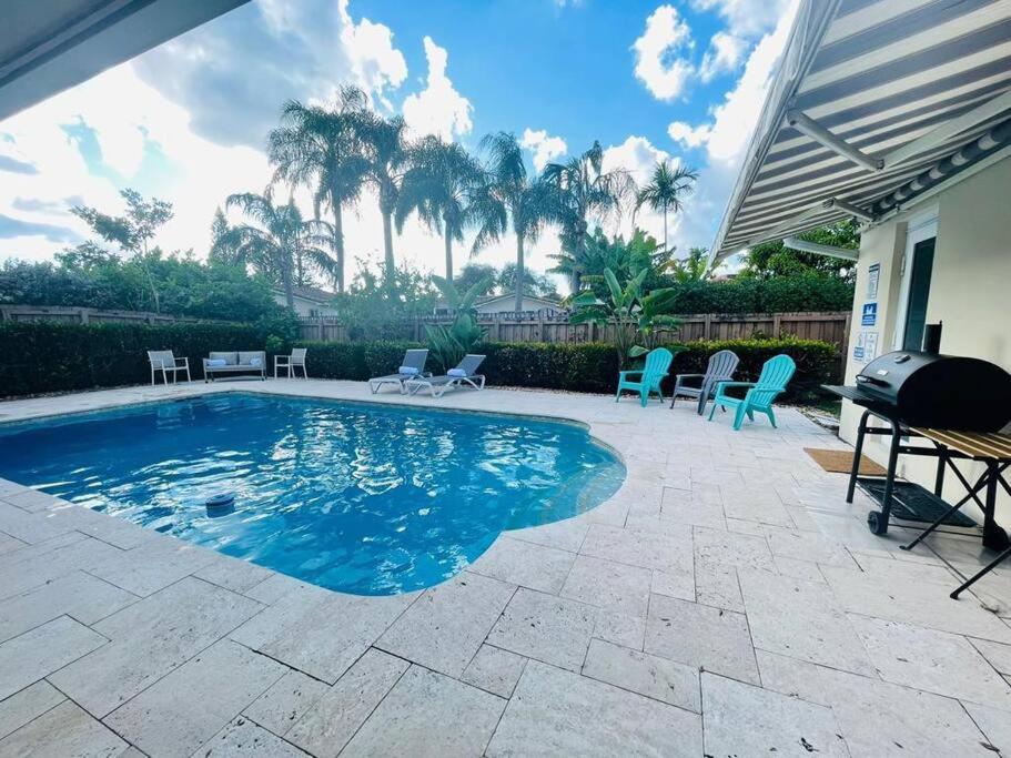 Luxury Pool House 3BR at Hollywood Hills, Lovely Place - Housity