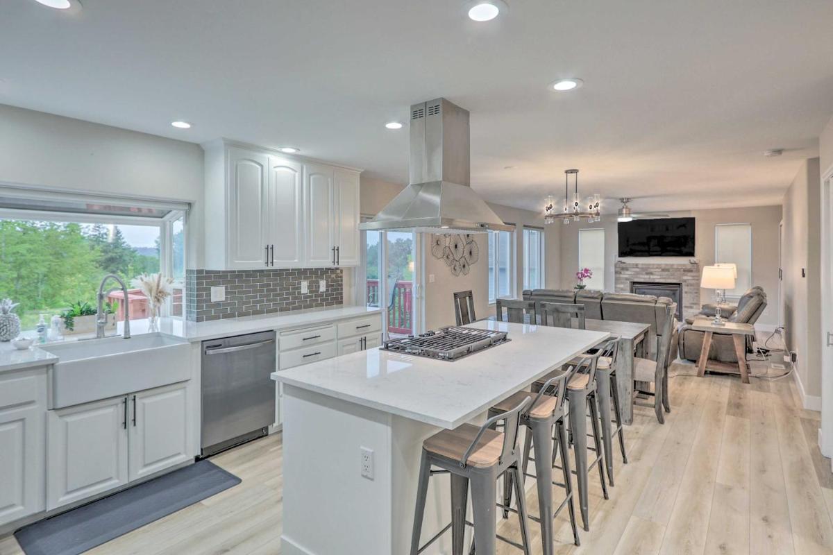 Spacious Kent Home Great for Large Families! - Housity
