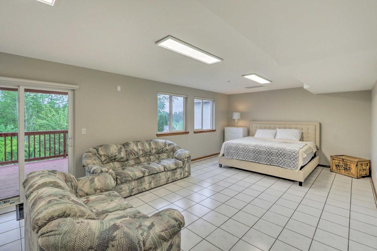 Spacious Kent Home Great for Large Families! - Housity