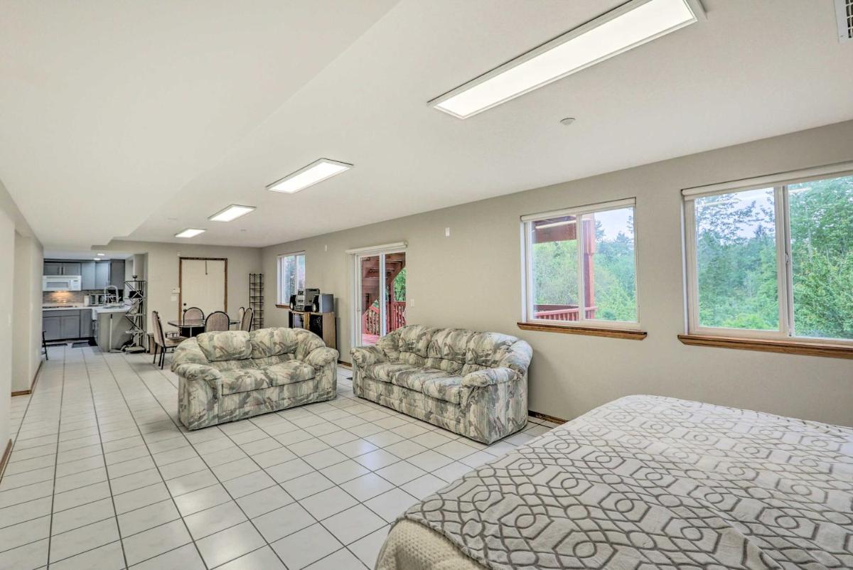 Spacious Kent Home Great for Large Families! - Housity