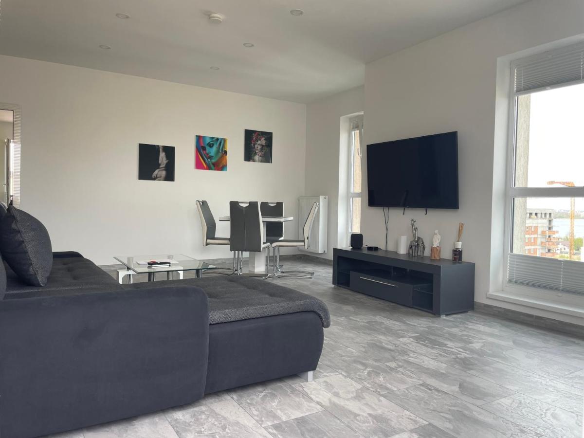 Marvelous 4 Room Penthouse Rooftop Terrace W14+W15 - Housity