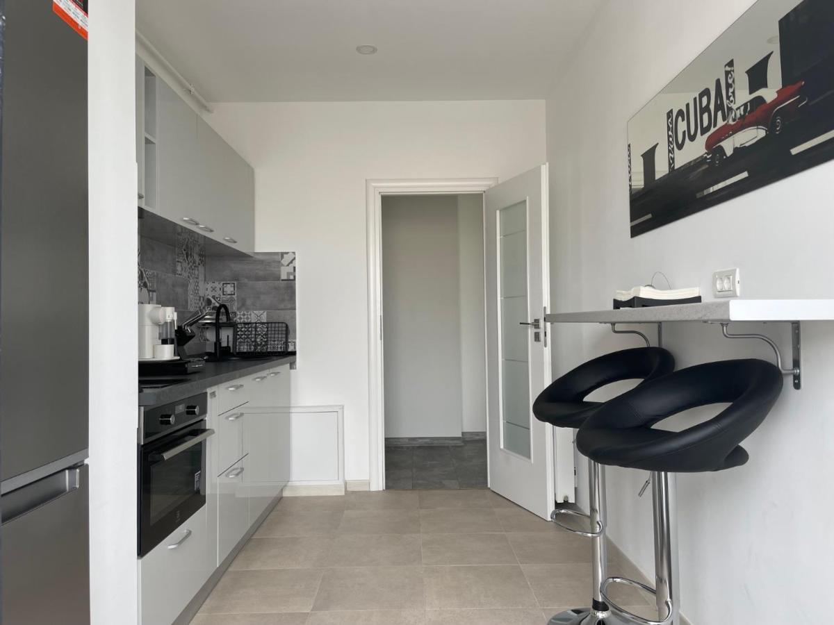 Marvelous 4 Room Penthouse Rooftop Terrace W14+W15 - Housity