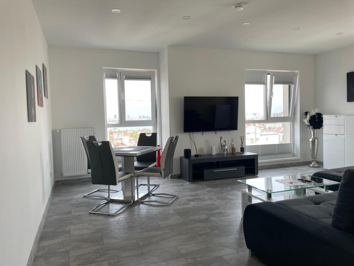 Marvelous 4 Room Penthouse Rooftop Terrace W14+W15 - Housity