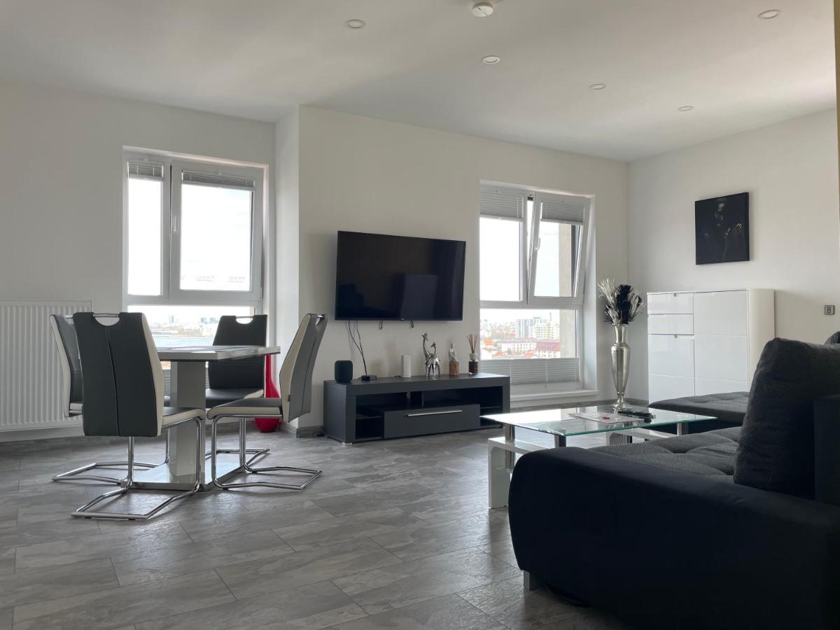 Marvelous 4 Room Penthouse Rooftop Terrace W14+W15 - Housity