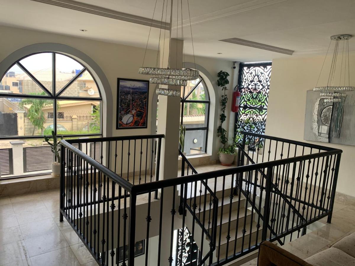Beautiful Short-let Apartment in Lekki phase 1 - Housity