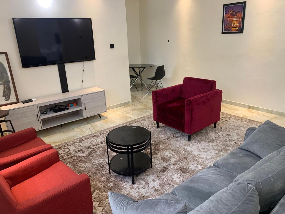 Beautiful Short-let Apartment in Lekki phase 1 - Housity