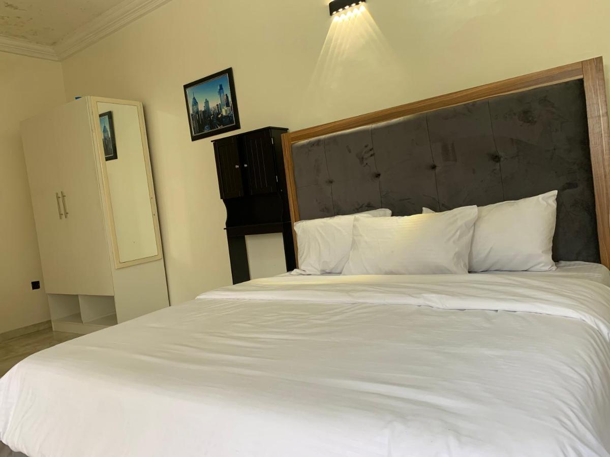 Beautiful Short-let Apartment in Lekki phase 1 - Housity