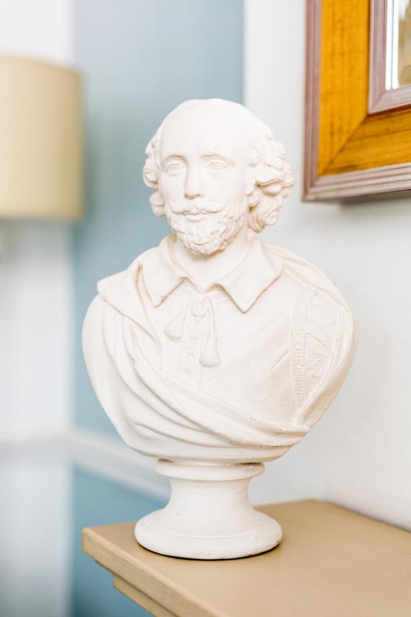 Shakespeare House Town Centre FREE Parking - Housity