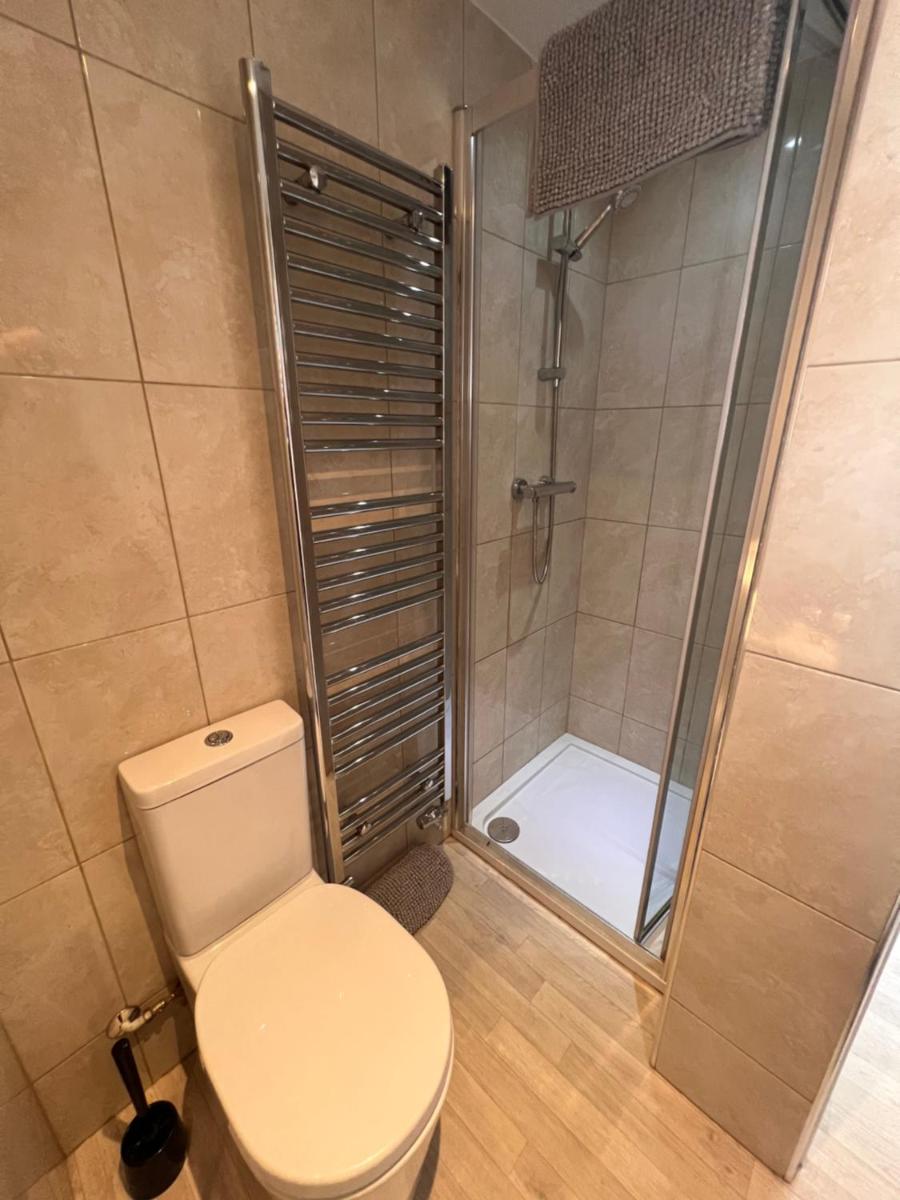 Larmins Room - Housity