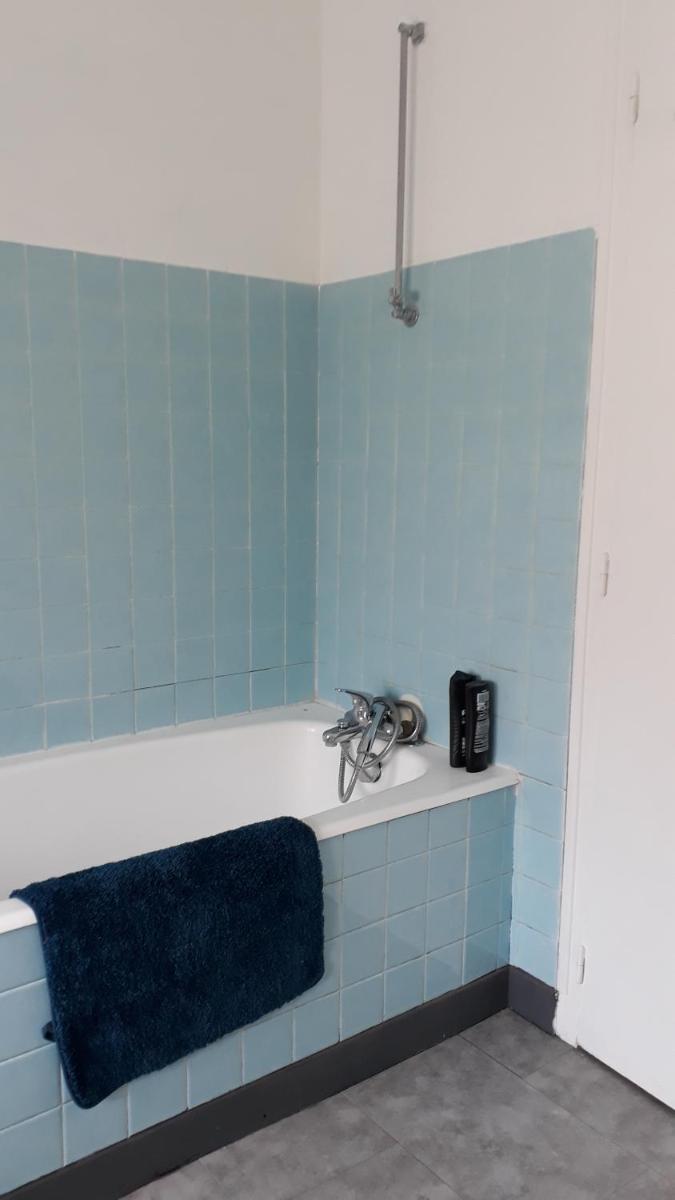 LA PIVOINE, un logement 2 pieces en centre bourg - Housity