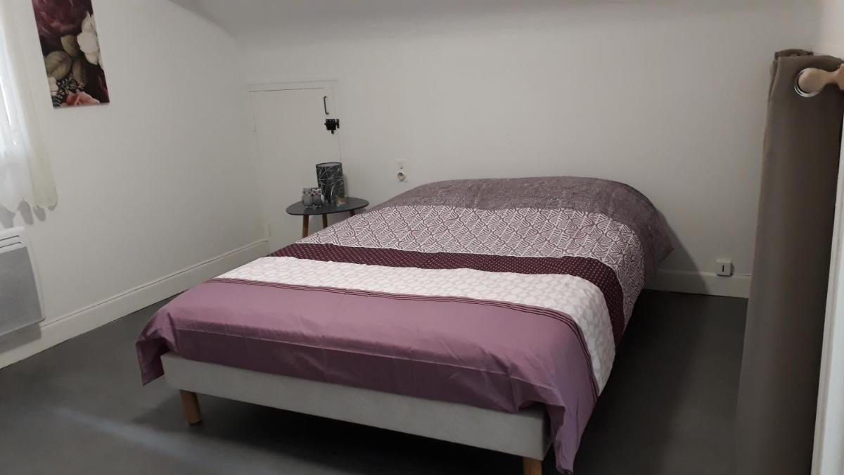 LA PIVOINE, un logement 2 pieces en centre bourg - Housity