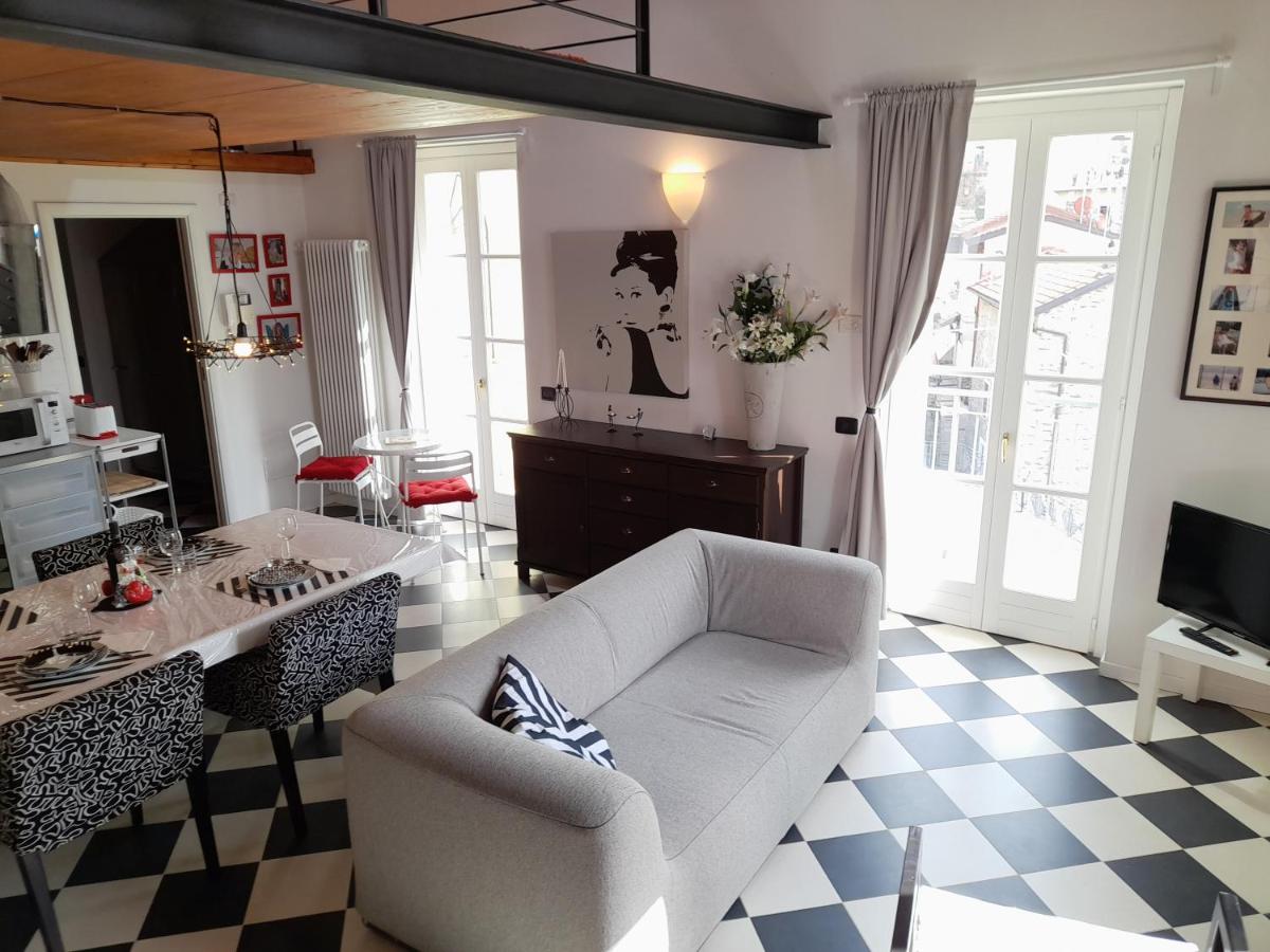 MAGICAL HOUSE ON THE LAKE OF COMO - Housity