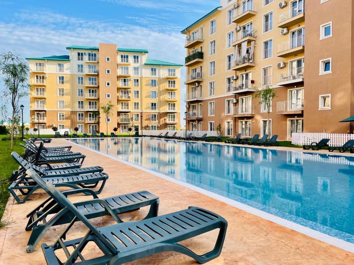 Apartment in residential neighbourhood with pool - Housity