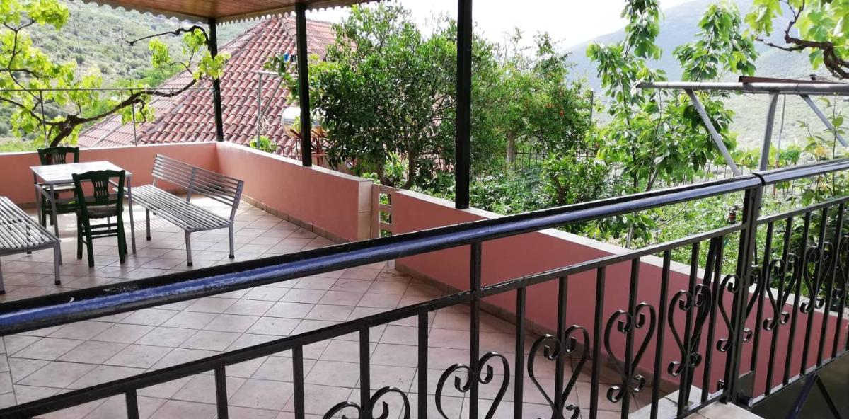 Doulis House - Housity
