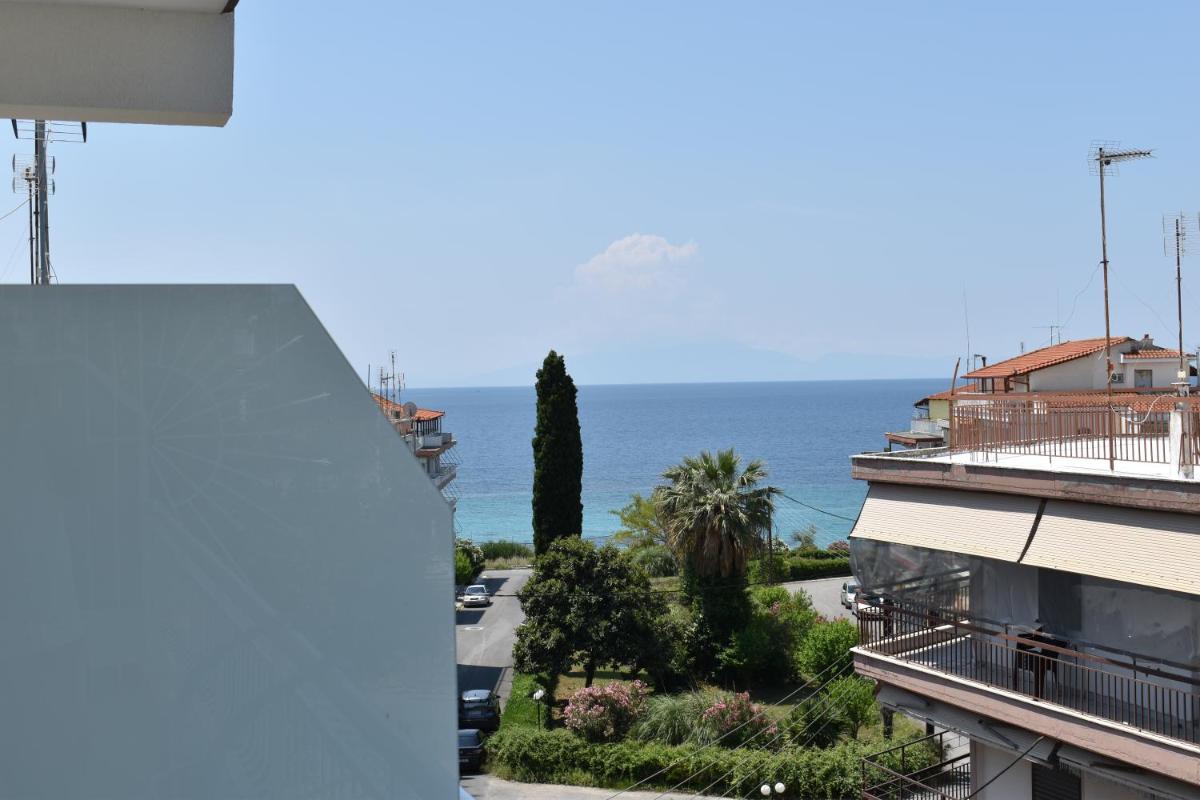 Sea view luxury apartment in Nea Kallikratia. - Housity