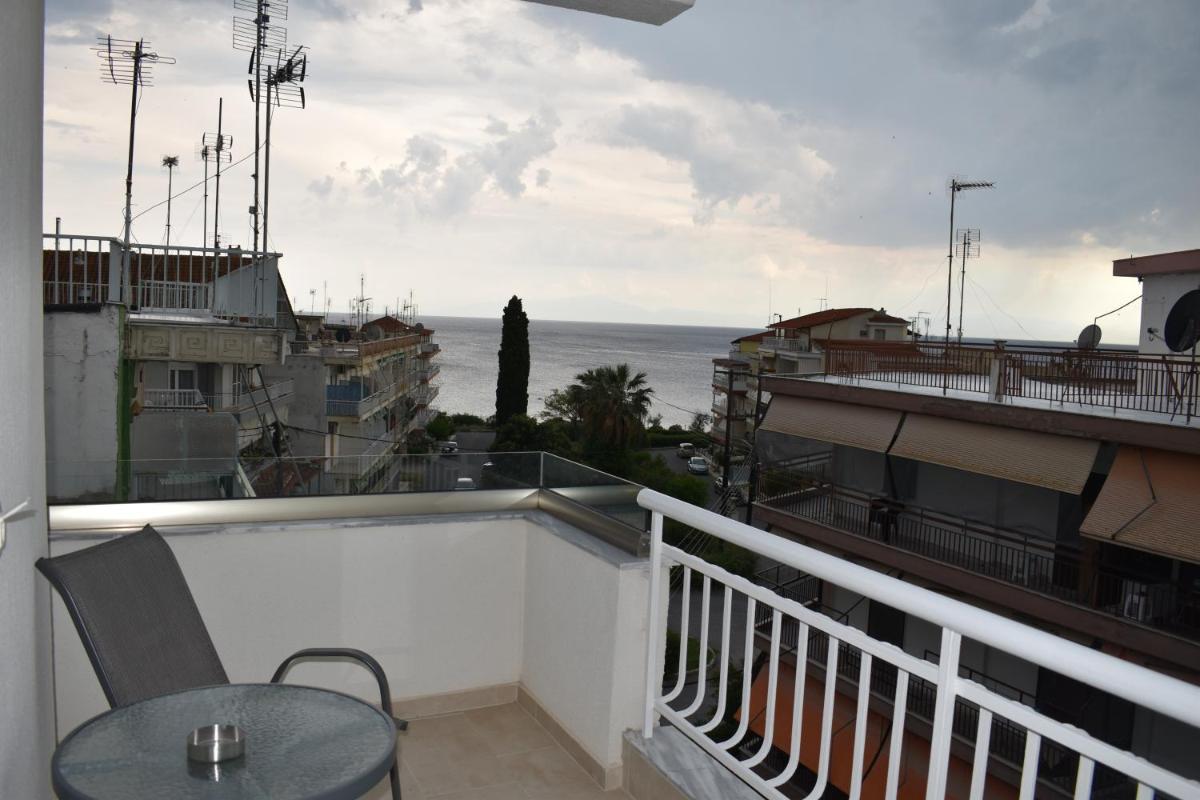Sea view luxury apartment in Nea Kallikratia. - Housity