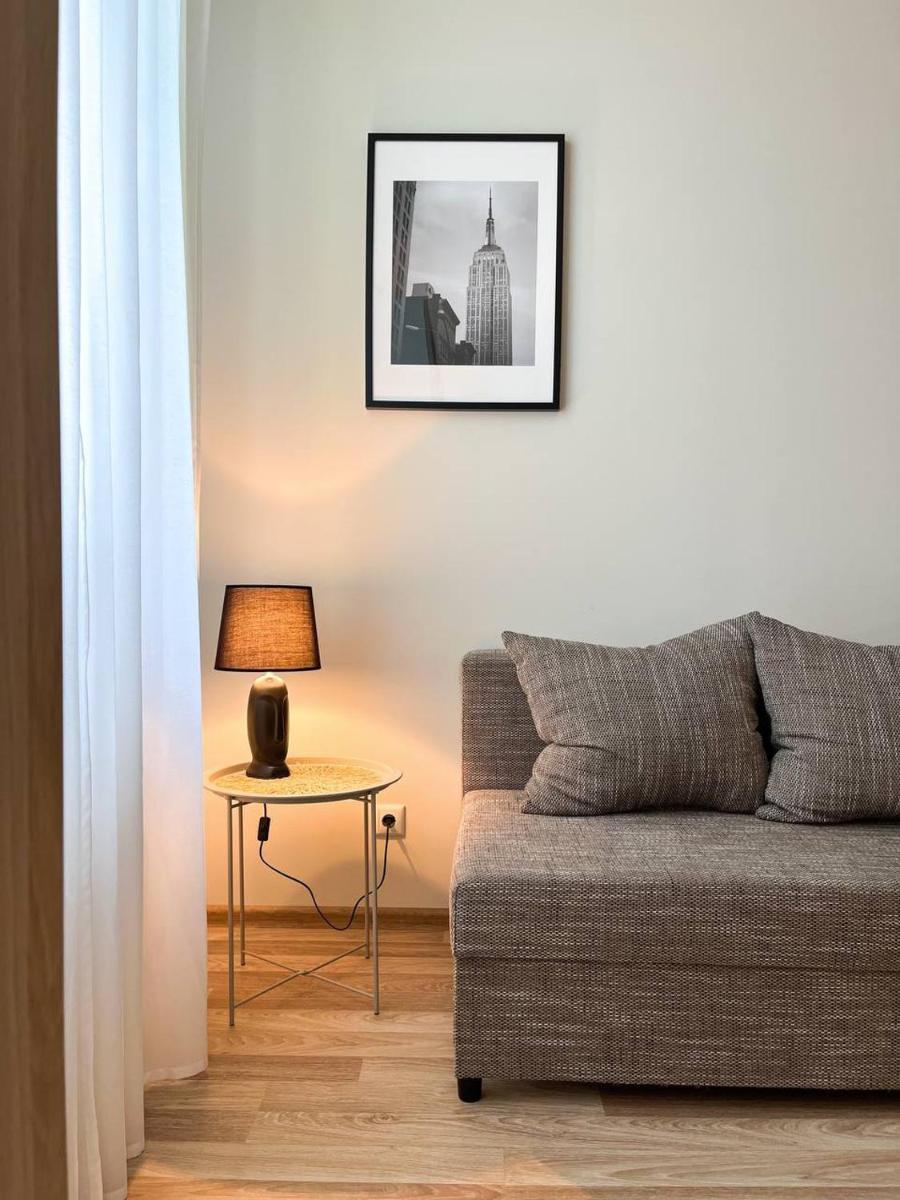 Bright Spacious apartment in Riga with Free parking - Housity